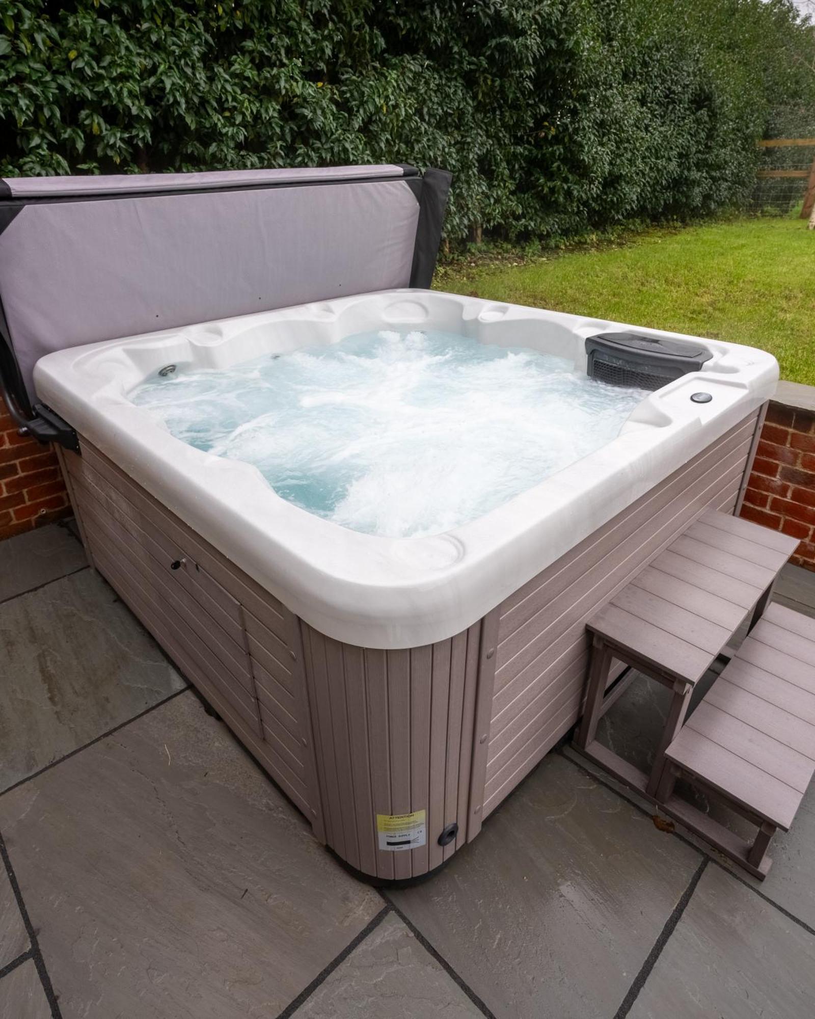 The Old Coach House - Hot Tub - Dorset Villa Pimperne Екстериор снимка